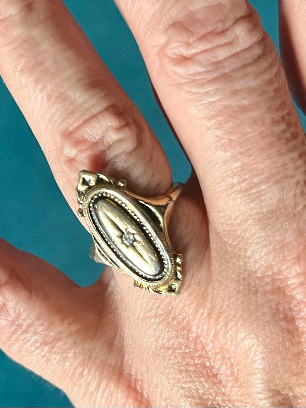 Avon Kensington vintage Gold-Tone Ornate Marquise Dinner Ring